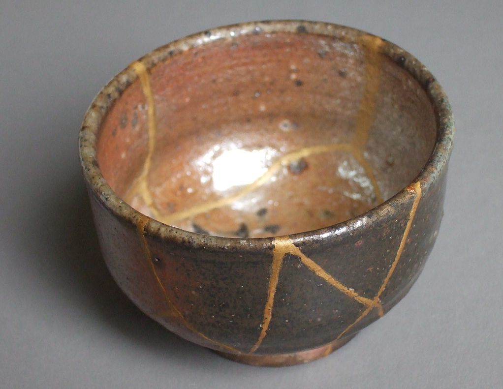 A bowl repaired using Kintsugi.