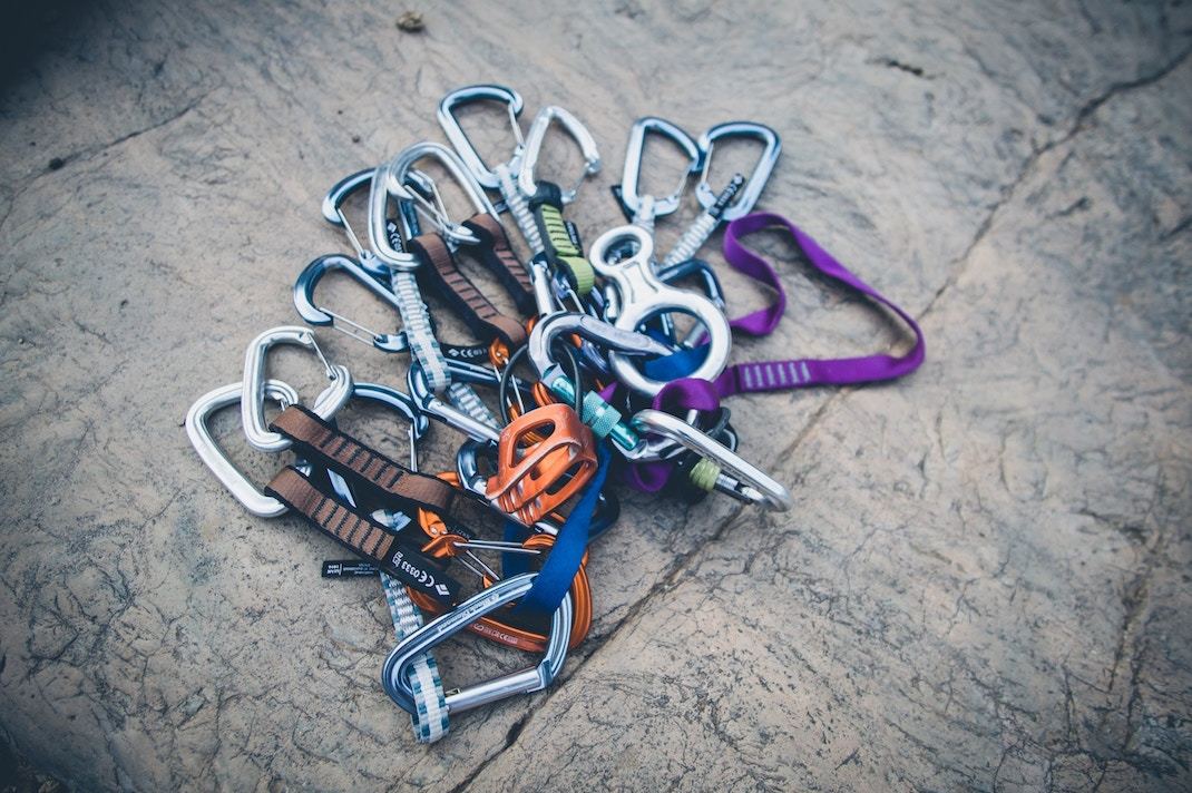 Rock climbing carabiners