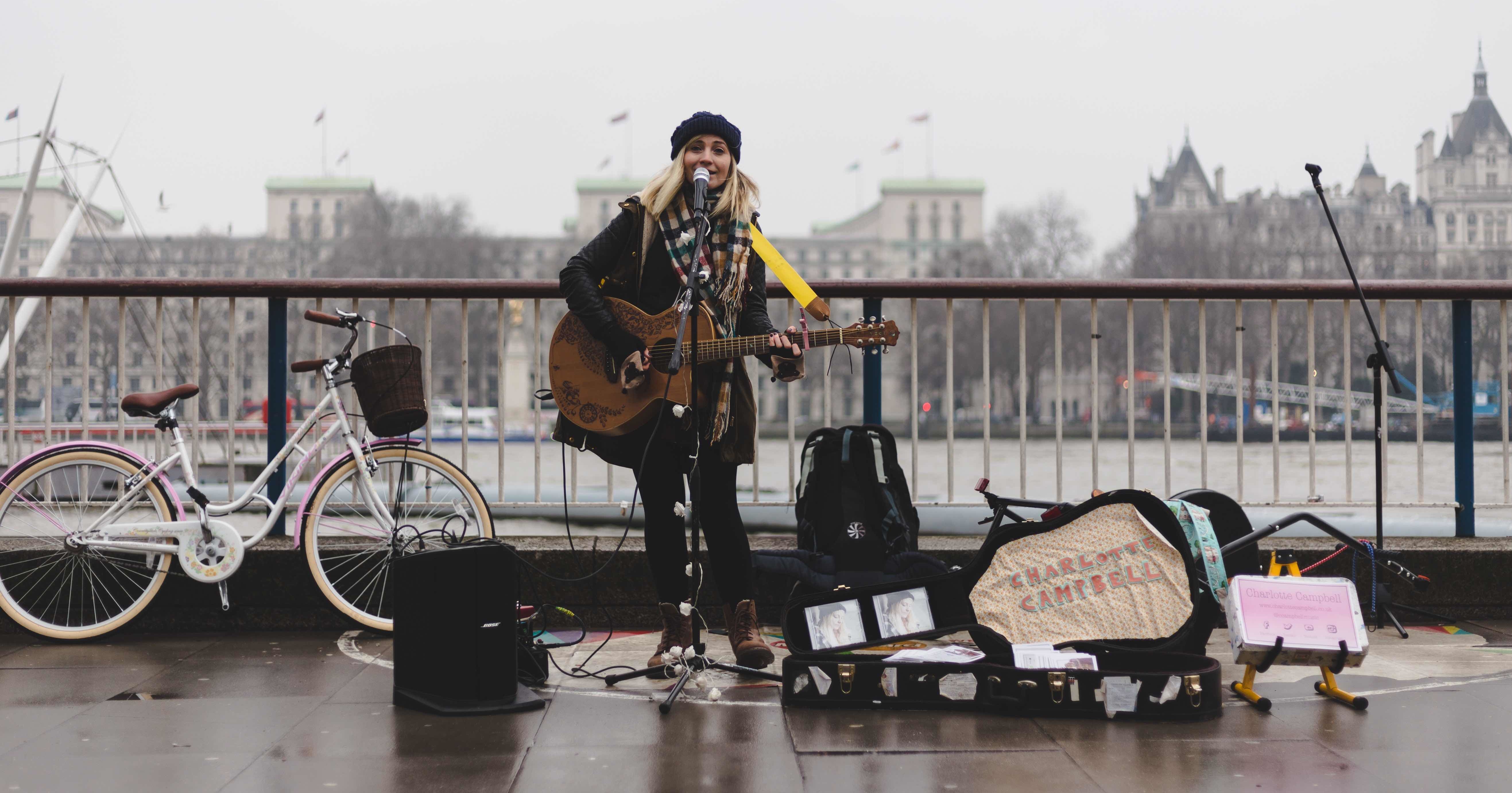 street guitarist