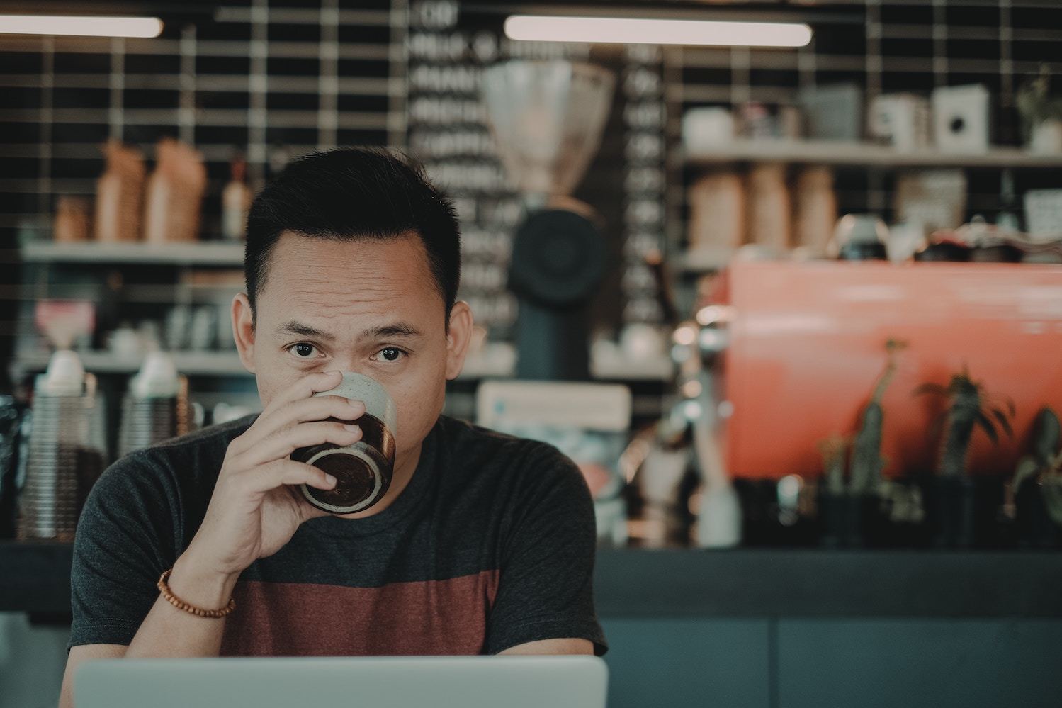 freelancer working in a coffee shop