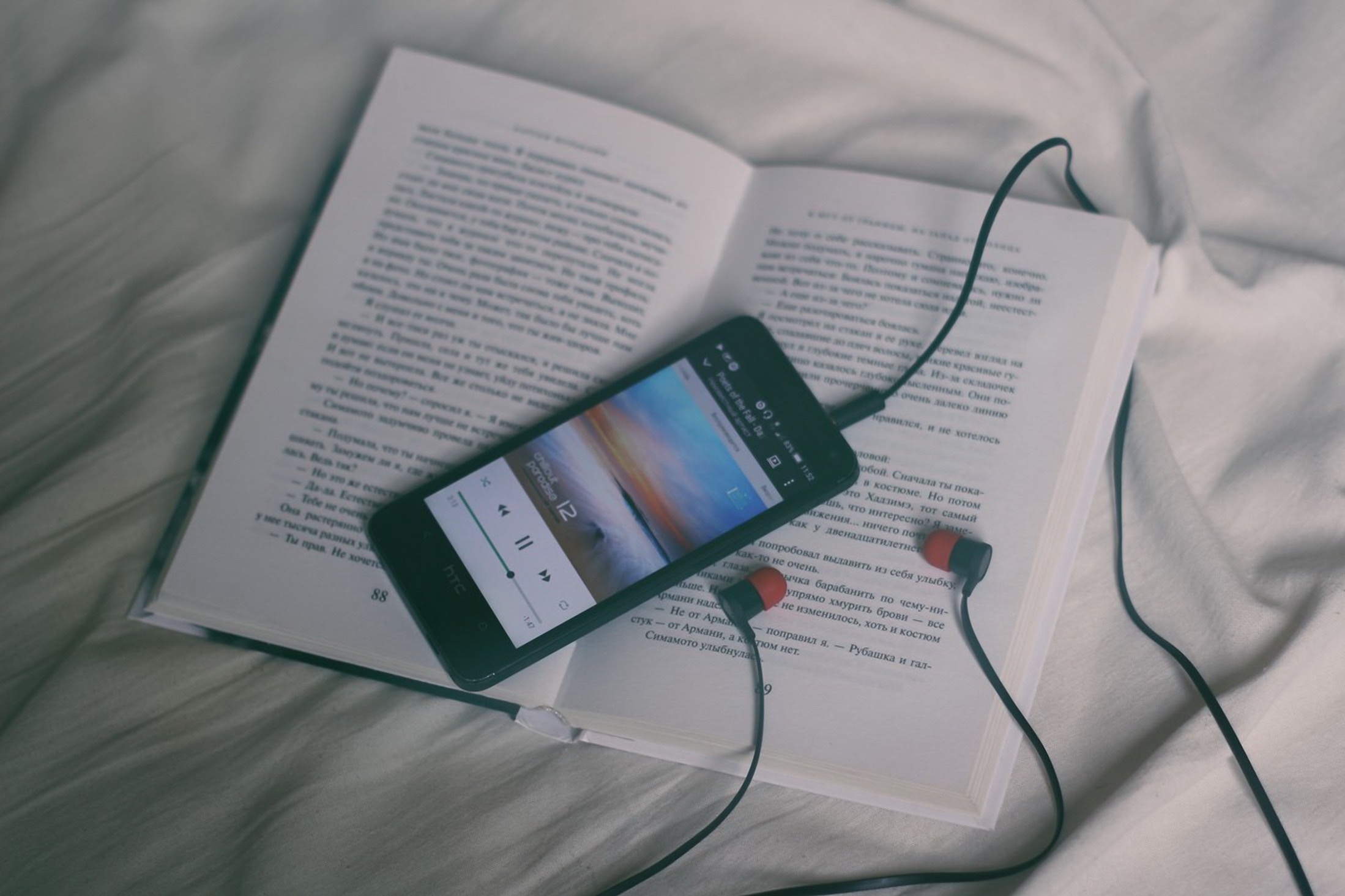 book and ipod device