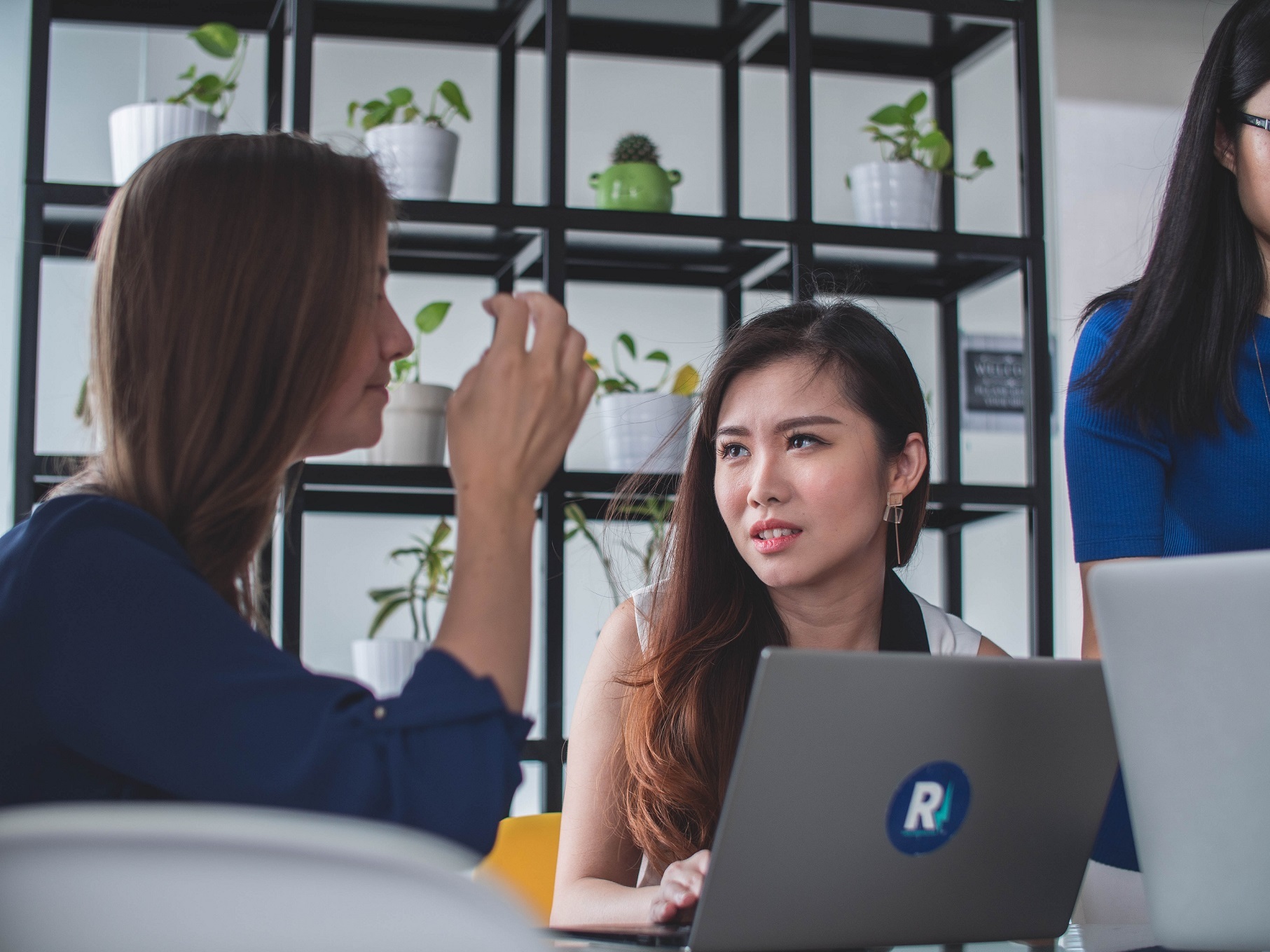 woman giving feedback to colleague