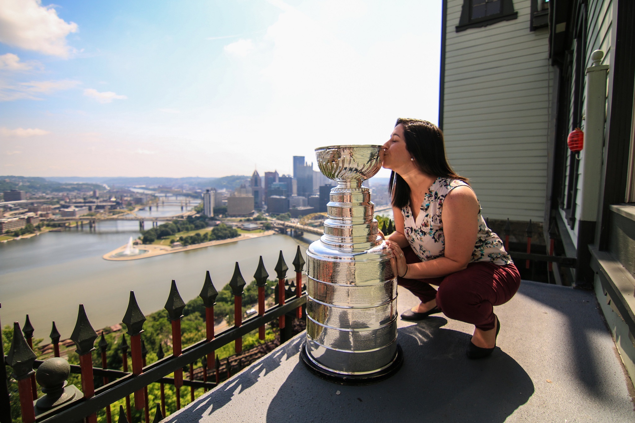 Andi Perelman kisses Pittsburgh Penguins Stanley Cup